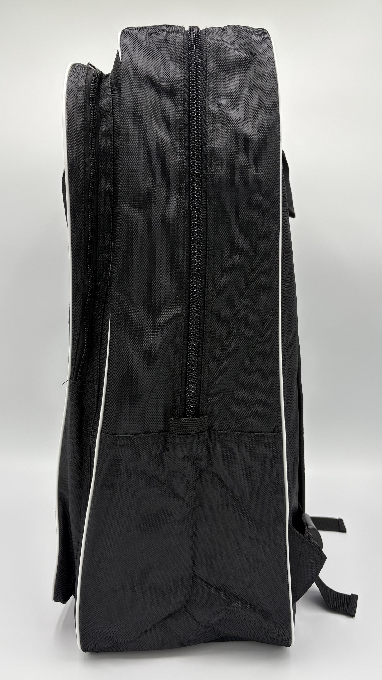 Single compartment wheeled bag